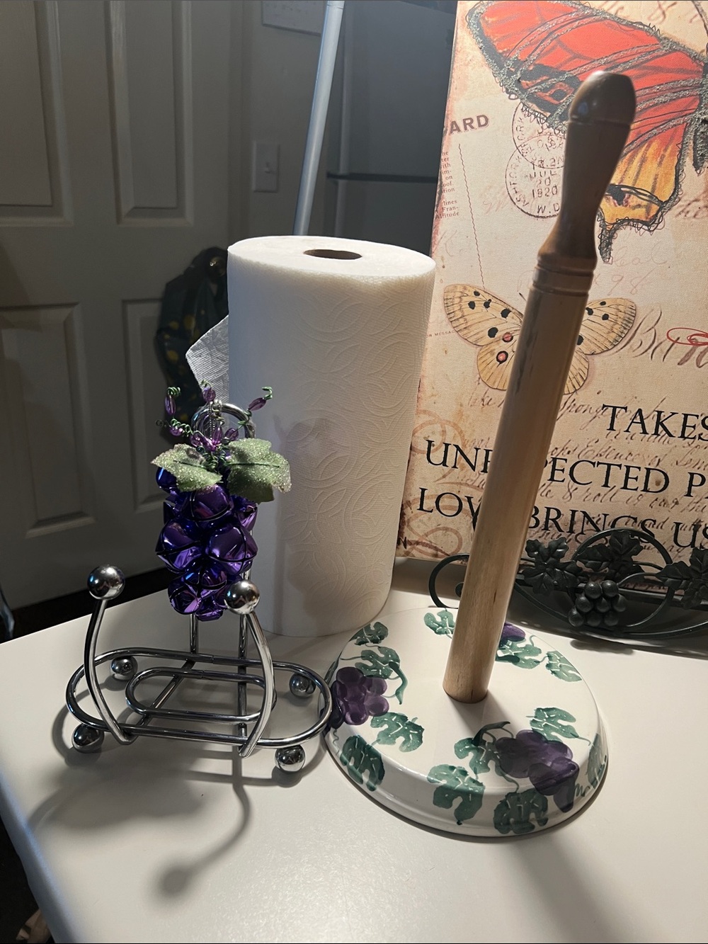 Purple Grape Ceramic Paper Towel Holder with Wood Handleħv CC